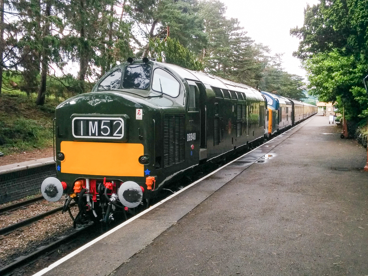 D6948 sits in the platform at Cheltenham Racecourse having successfully worked the outward leg of its loaded test run on Sunday 12th June.